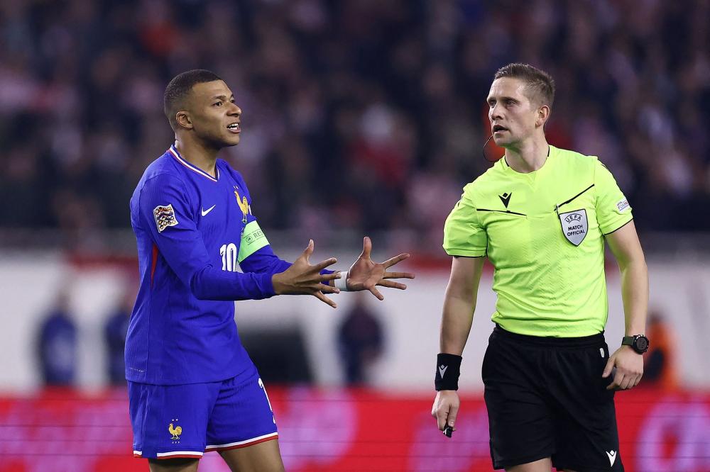 大罗二选一问答：与C罗、莱万等人比选自己，与梅西相比选梅西.